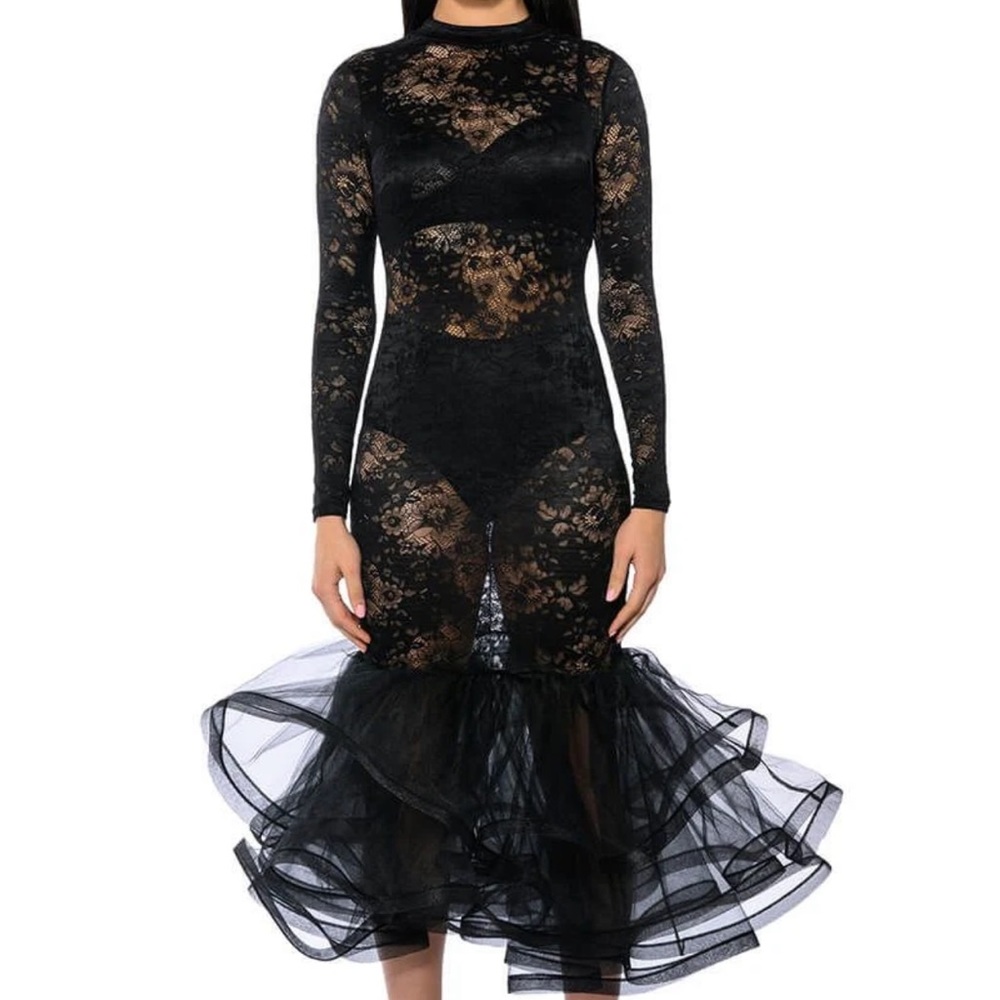 LACE MAXI DRESS In Black